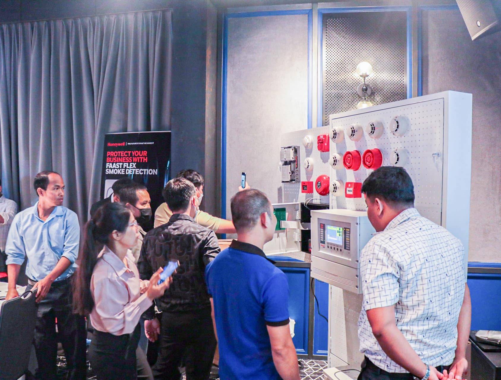ក្រុមហ៊ុន AWS CAMBODIA LTD សហការជាមួយក្រុមហ៊ុន Honeywell បានរៀបចំនូវកម្មវិធី “MID-MARKET FIRE DETECTION LAUNCHES”