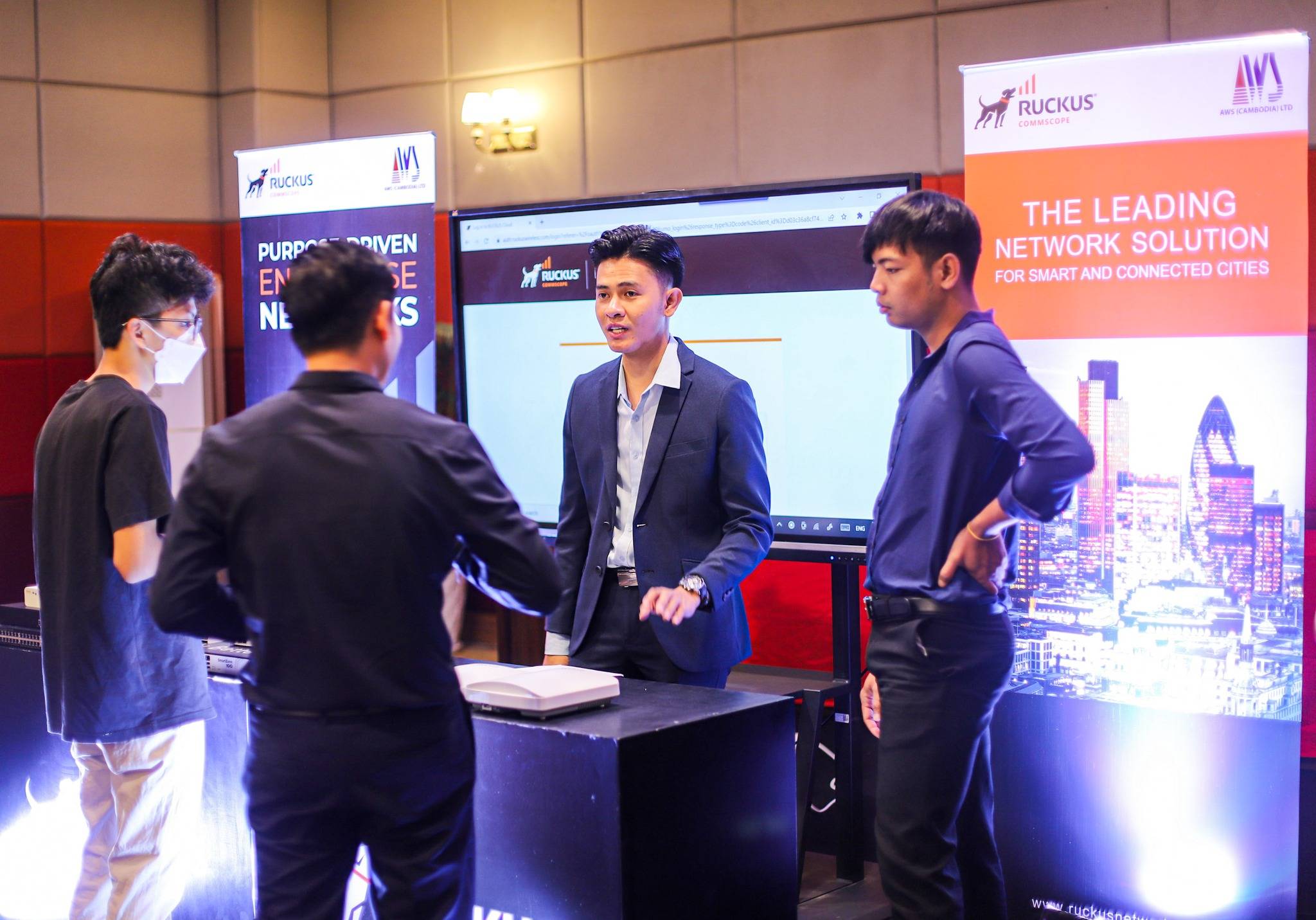 ក្រុមហ៊ុន AWS Cambodia LTD បានសហការជាមួយក្រុមហ៊ុន Ruckus Networks (COMMSCOPE)  រៀបចំសិក្ខាសាលាមួយស្ដីអំពី HOSPITALITY NETWORKING SOLUTION
